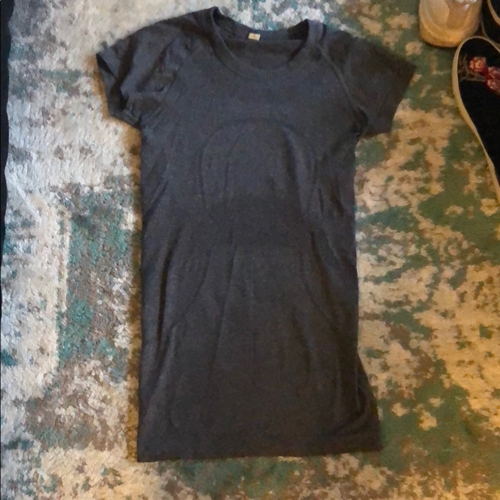 Women’s lululemon T-shirt size 2